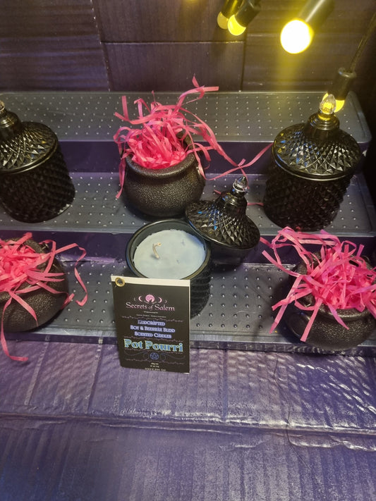 'Pot Pourri' fragranced candle - Secrets Of Salem